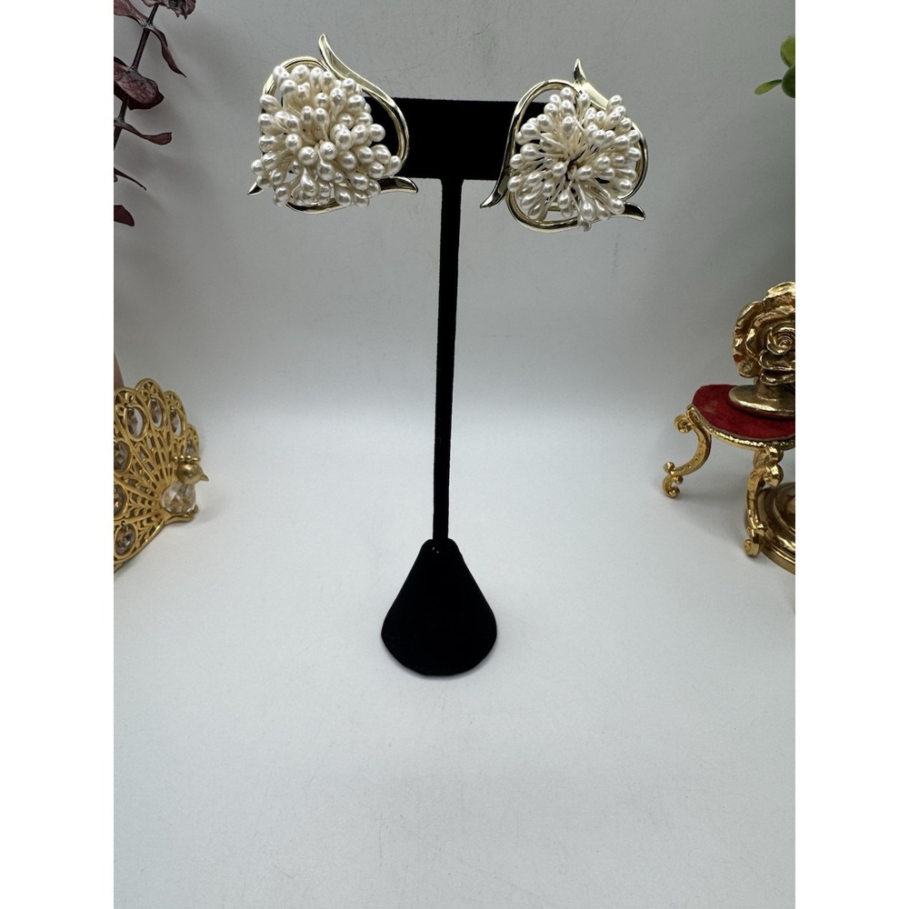 Vintage Faux Pearl Cluster Pom Pom Gold Tone Clip On Earrings Ivory Flower